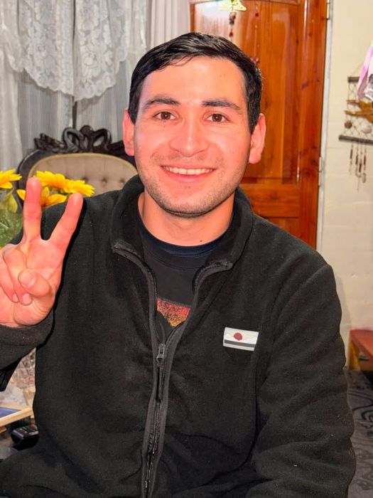 Miembro de la comunidad Premia2 con su premio