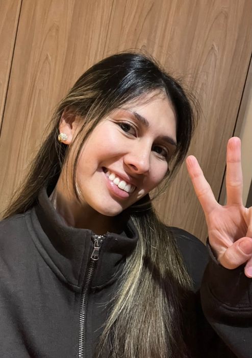 Miembro de la comunidad Premia2 con su premio