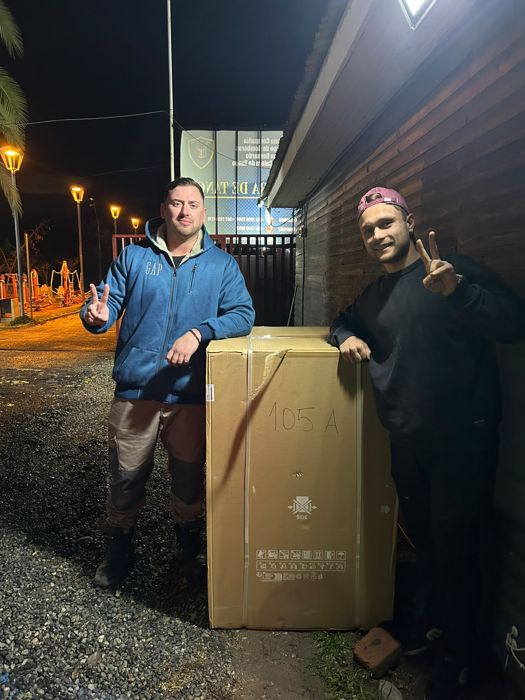 Miembro de la comunidad Premia2 con su premio
